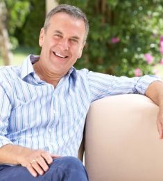 Louis, 60 ans, Homme hétérosexuel, Homme