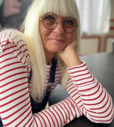 Lori, 59 ans, Femme hétérosexuelle, Femme